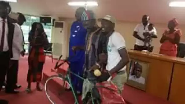 NYSC member who rode bicycle from Ibadan to Makurdi gets automatic employment